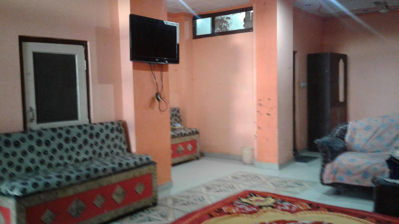 מקלוד גאנג' Hotel Lord Krishna Residency מראה חיצוני תמונה